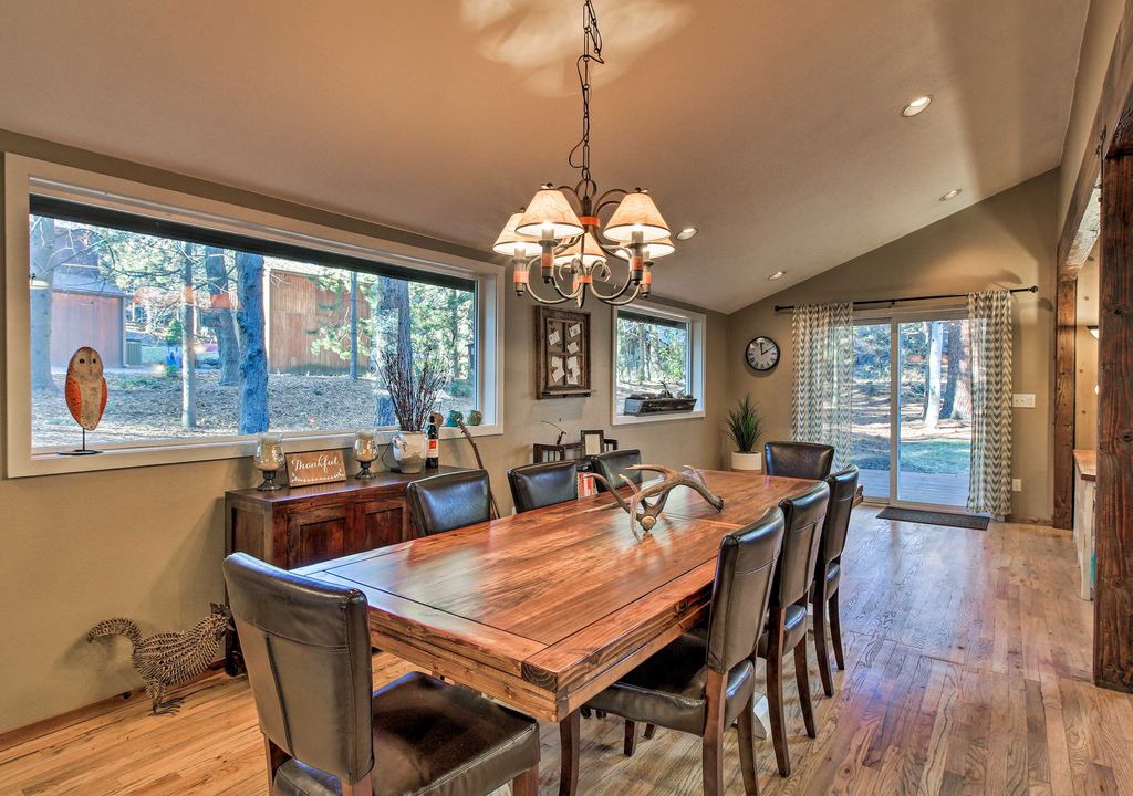Orchard District House | Rustic Bend House w/ Deck, Fire Pit & Yard!