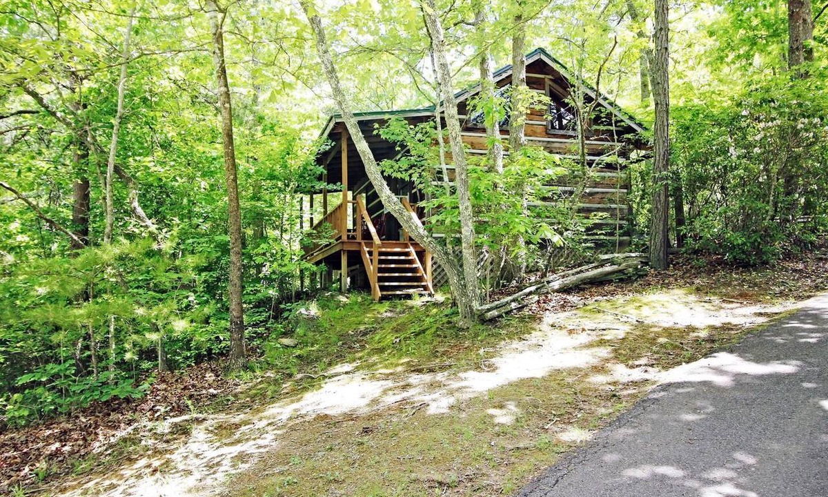 Copperhill Cabin | Rustic Copperhill Cabin Perfect for a Romantic Getaway in Tennessee
