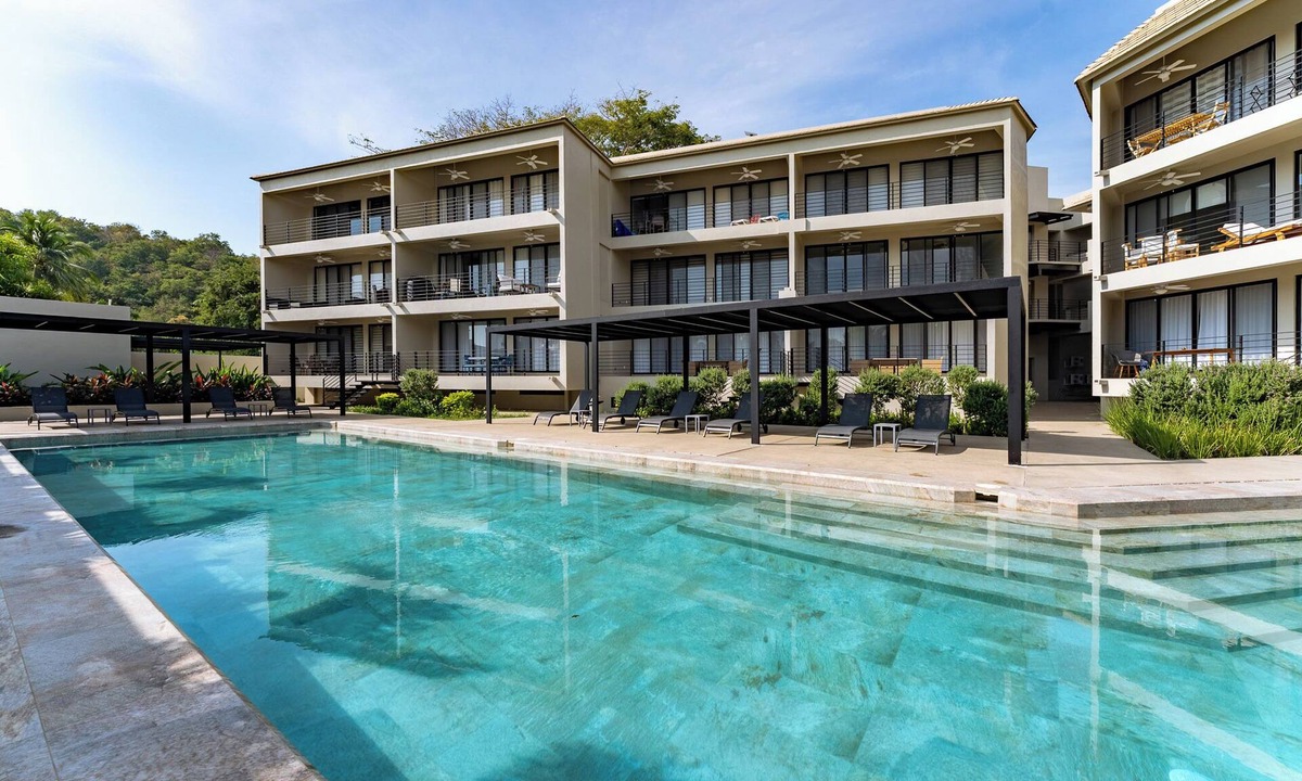 P Chahue Condo | Short Walk to Beach & Town · 2nd Story · Solana