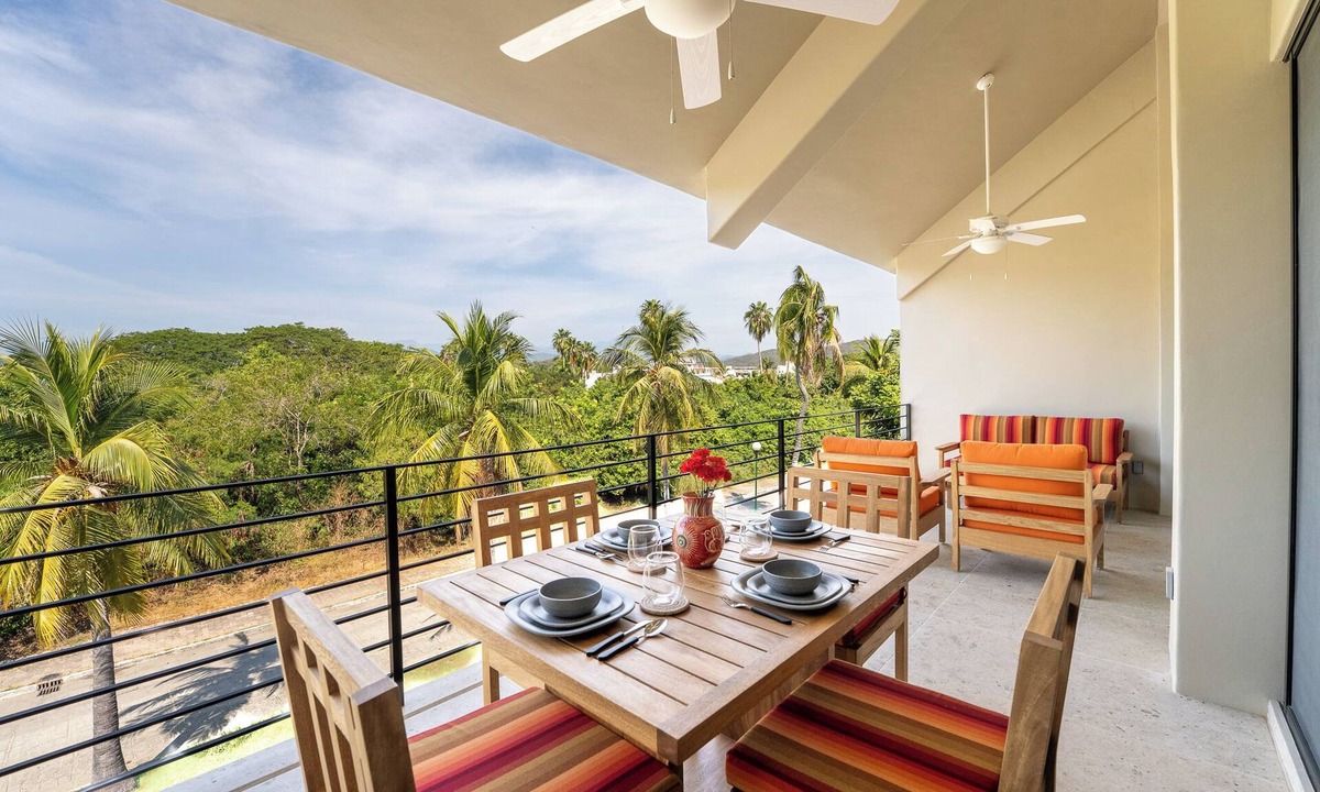 Crucecita Condo | Short Walk to Beach & Town · Top Floor · Solana