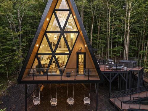 Beech Mountain House | Sky-High A Frame Retreat Hottub & EV charging