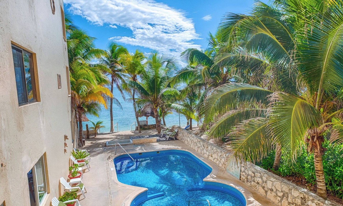 Akumal Condo | Spacious and serene, beachfront condo with AC, WiFi, onsite restaurant, pool!