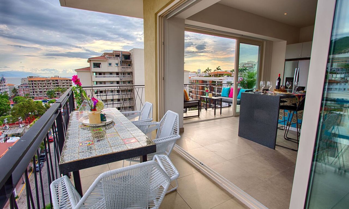 Emiliano Zapata Condo | Spectacular Modern Mexican Condo | POOL & GYM