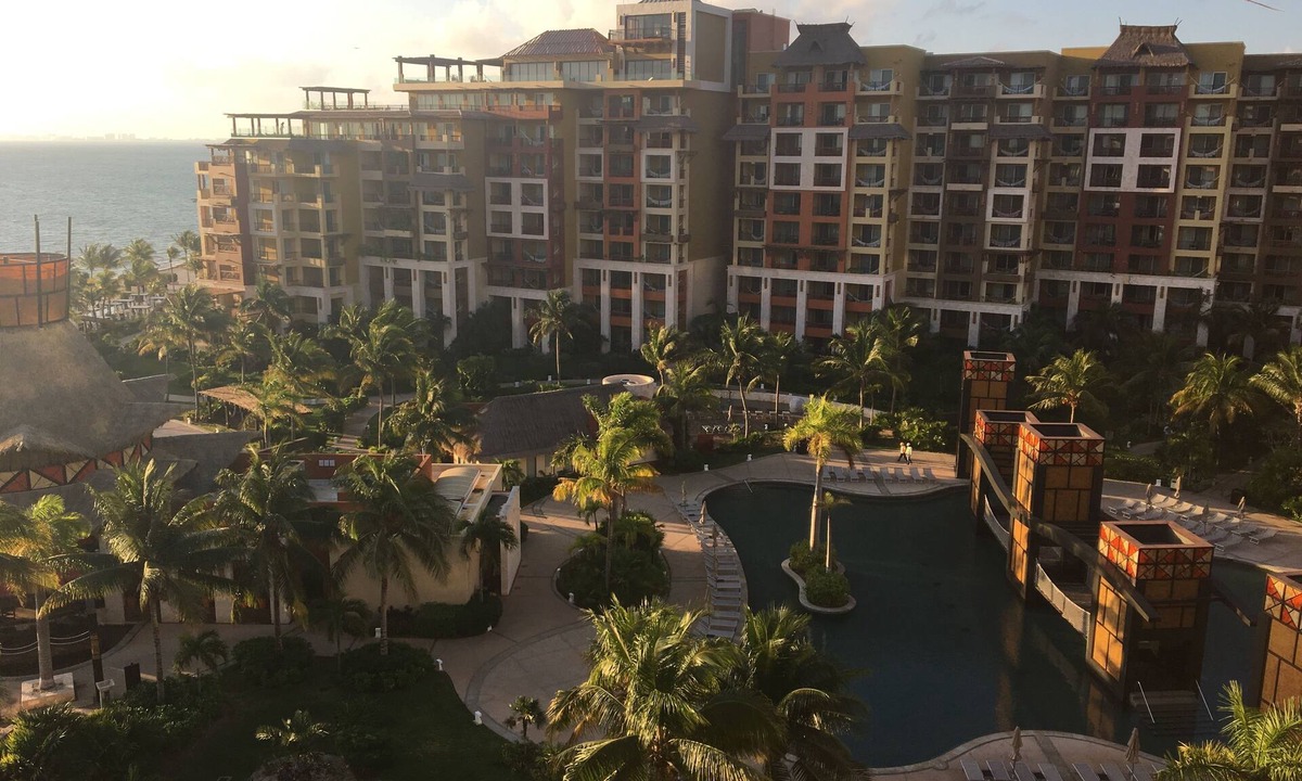 Playa Mujeres Resort | Spring Break for Le$- Luxurious 2 BR Suite at Villa del Palmar-can sleep 6.