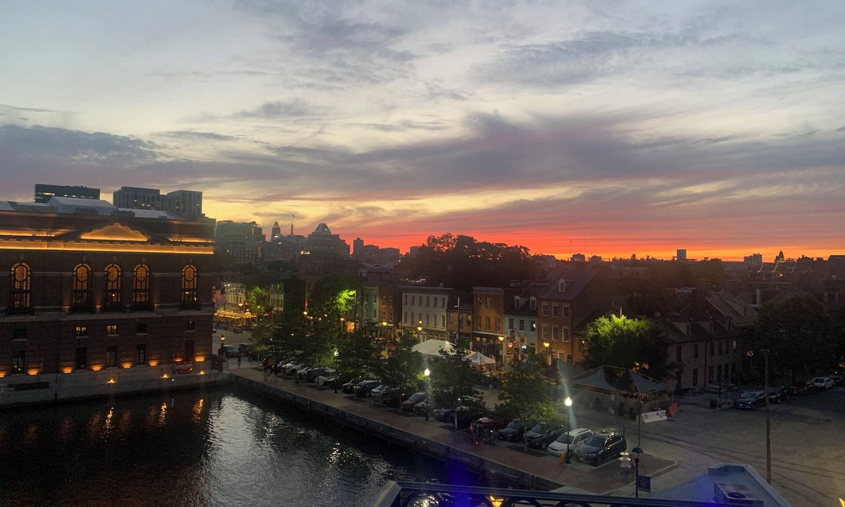 Fells Point House | Step into History: Charming Fells Point Retreat