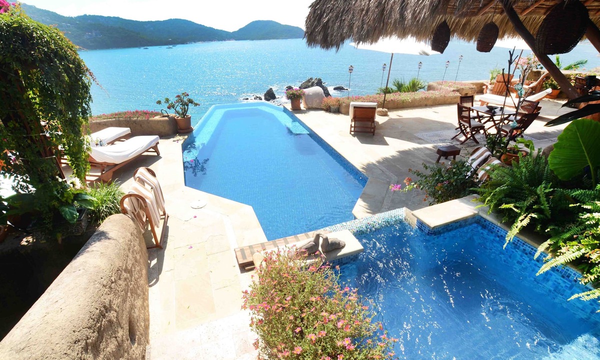 Zihuatanejo Villa | Steps from the beach, far from routine. An experience beyond the ordinary