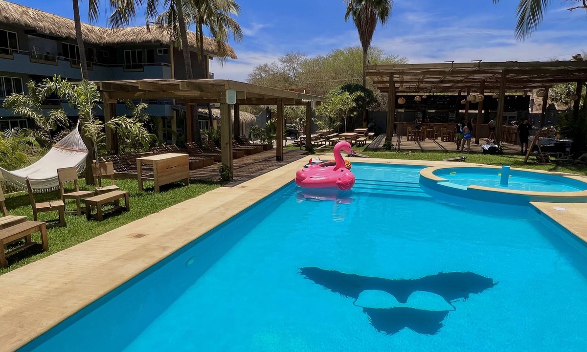Los Tamarindos Hostel | Straw Hat Surf Hostel