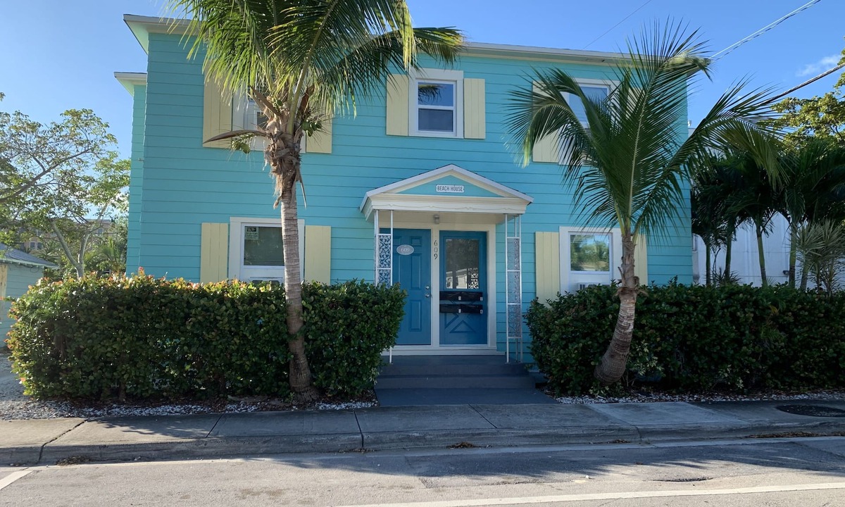 Mango Groves Apartment | Studio #2 - Within Steps to Downtown Lake Worth Beach