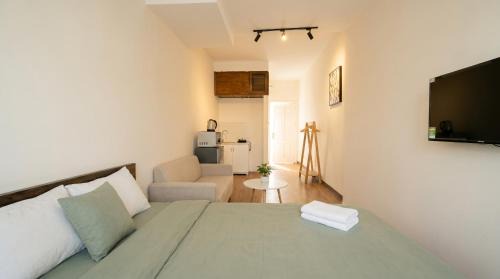 Hang Dao Apartment | Studio Hanoi Old Quarter - Steps to Everything