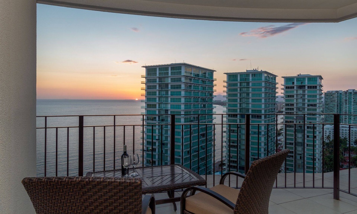 South Hotel Zone Condo | Stunning luxury apartment 22 f Grand Venetian