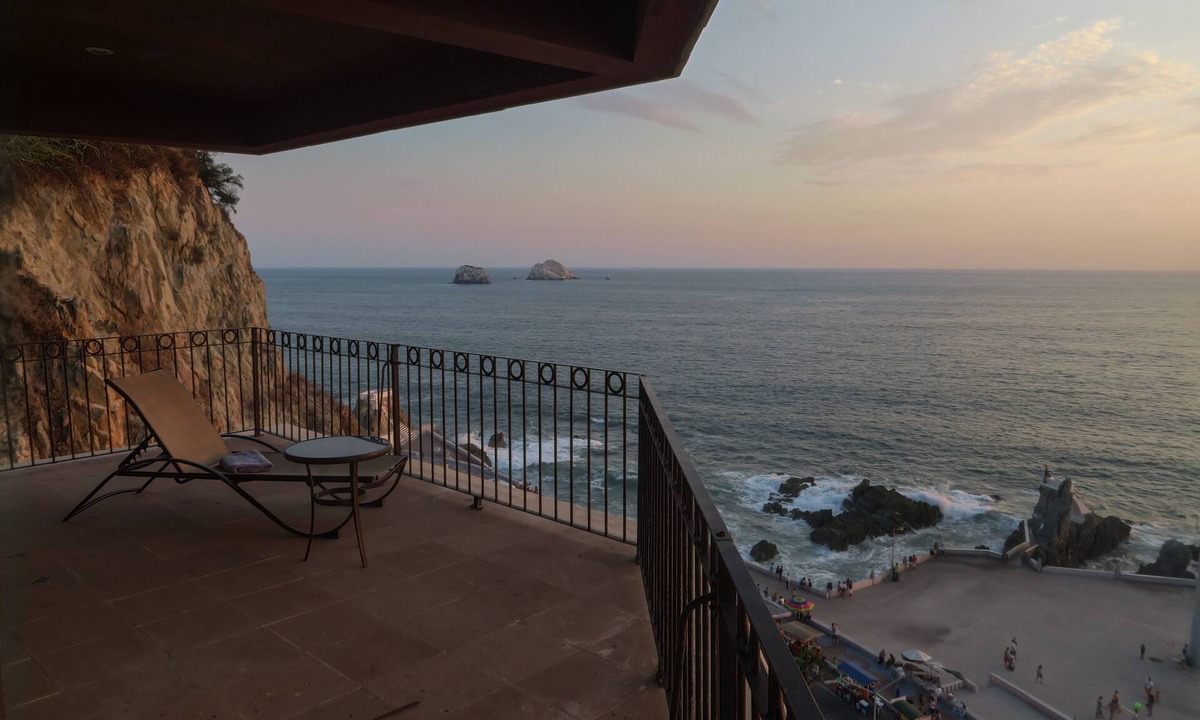 Balcones de Loma Linda Condo | Stunning ocean and one of Mazatlans top tourist attractions cliff divers view.