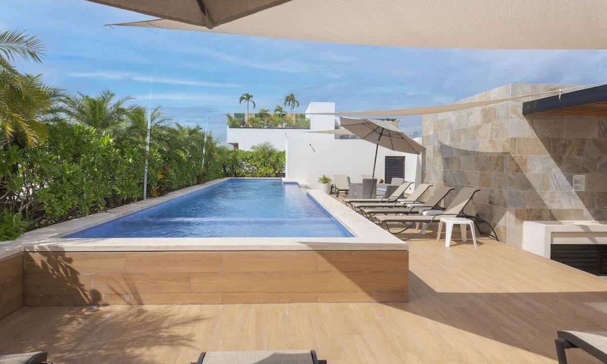 Gonzalo Guerrero Condo | Stylish Condo 1 Block to Beach & Rooftop Pool