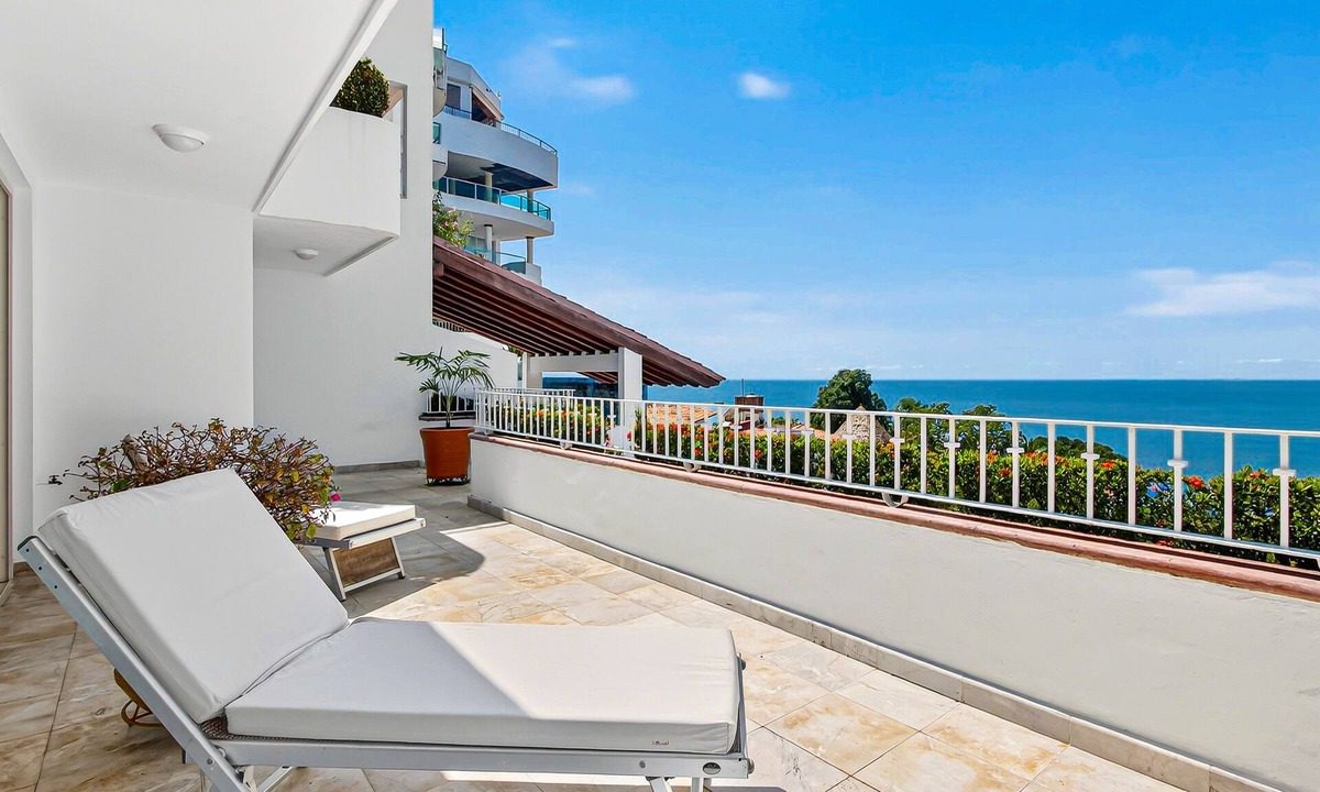 Conchas Chinas Apartment | Stylish oceanview suite with infinity pool, full kitchen & bay-view terrace