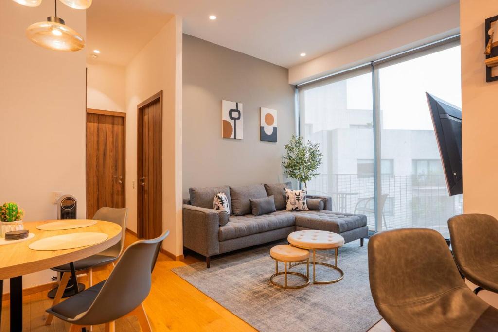 Hipodromo Condesa Apartment | Stylish PH in Condesa with Pool Gym and Coworking