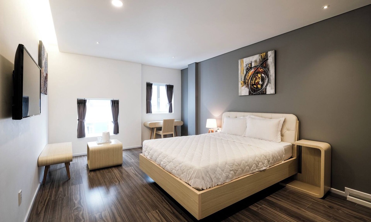 Ben Thanh House | Sunlit Spacious Top-Floor Suite in Central Downtown, Ben Thanh, District 1