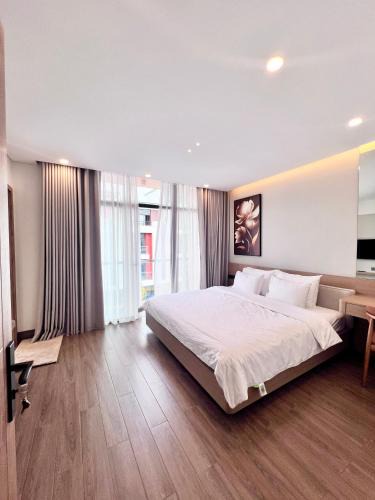 Long Beach Apartment | SunQ Haven in Meyhomes