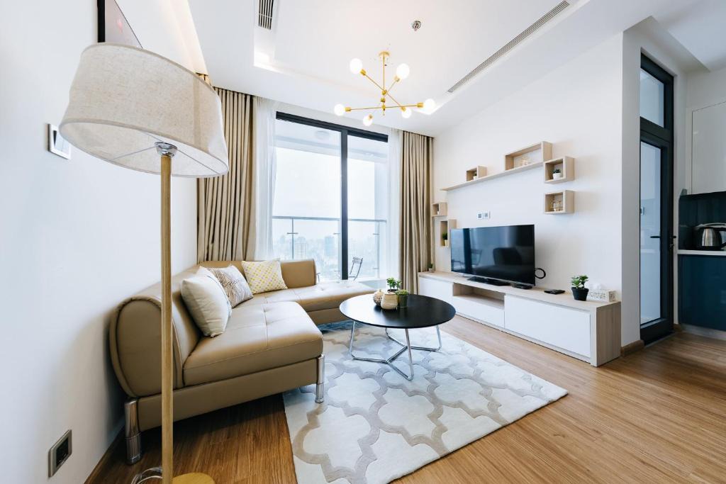Ngoc Khanh Apartment | Sunshine Balcony Apartment in VINHOMES METROPOLIS near Lotte Hanoi
