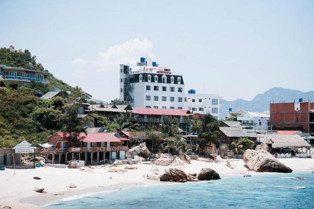 Cam Ranh Hotel | Tôm Hùm Palace