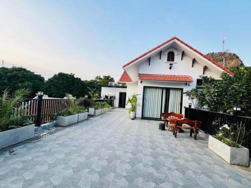 Hoa Lu House | Tịnh Garden Homestay
