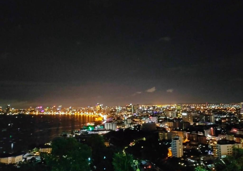 Central Pattaya Apartment | the base central pattaya