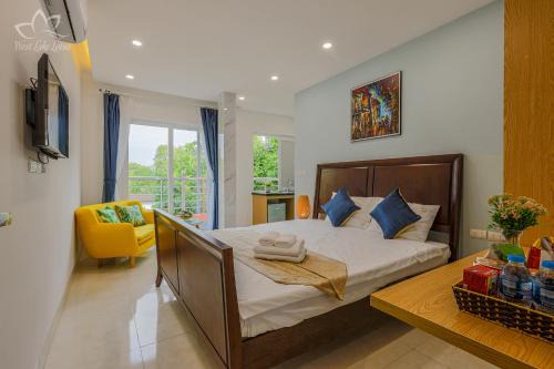 Quang An Hotel | The Lakeview - West Lake Lotus Apartments