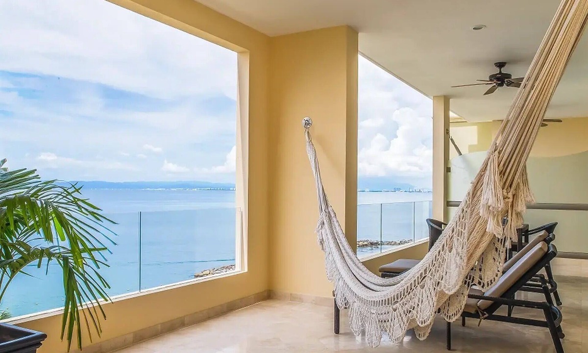 Amapas Resort | The One Bedroom Suite offers an inviting sanctuary with comfort and tranquility.