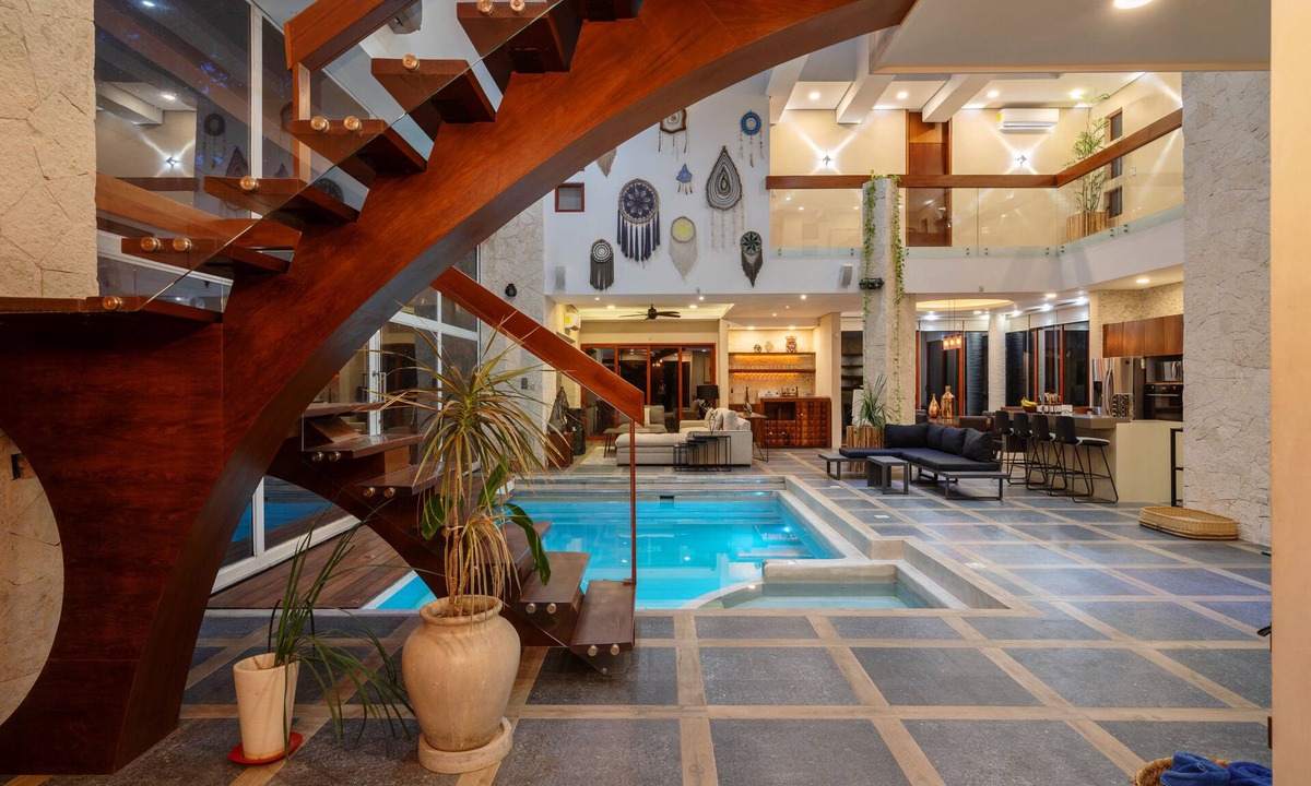 Zama Villa | ¡TIKAL! Luxury 4BR Private Pool & Gym, 24/7 Security
