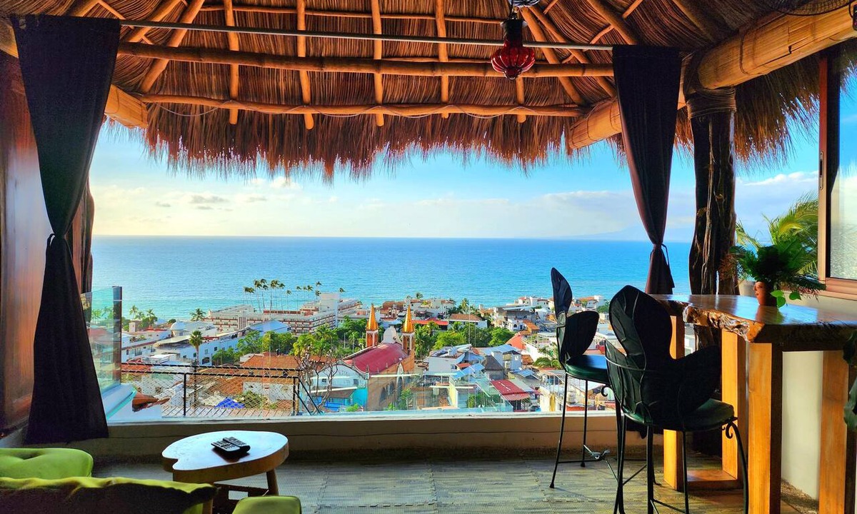 Colonia 5 de Diciembre Apartment | Tree-House Apt with Panoramic Ocean View+Pool+Steps to Beach & Malecon/Boardwalk