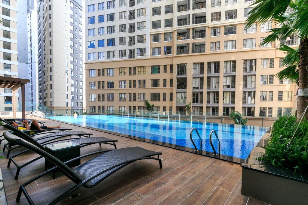 Bach Dang Riverside Apartment | TRESOR AND ROYAL, ONE BIG BEDROOM IN CENTER