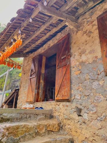 Trung Khanh House | Triệu Hoan Homestay nhà sàn đá cổ làng đá cổ Khuổi Ky