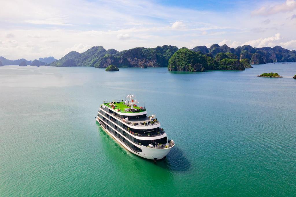 Ha Long Boat Rental | Velar of the Sea Cruise