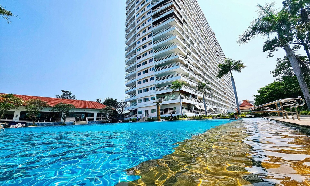 Jomtien Apartment | View Talay 5 - Beachfront Ocean View - High Floor & Huge Pool