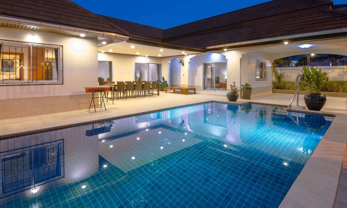 South Pattaya House | "Villa Bos" mit 5 Schlafzimmern by Interhome