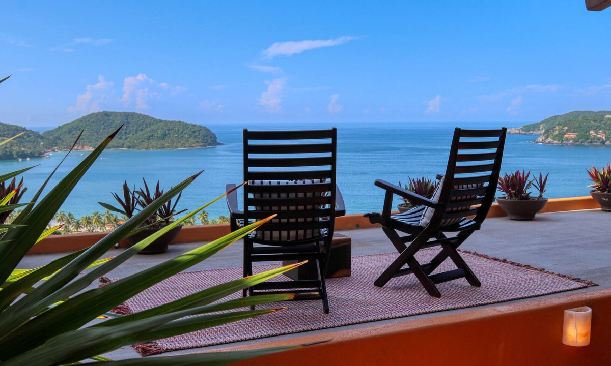 Zihuatanejo Condo | VILLA ESTRELLA del Mar-CASA ZIH 3: A Panoramic Vista overlooking Playa la Ropa