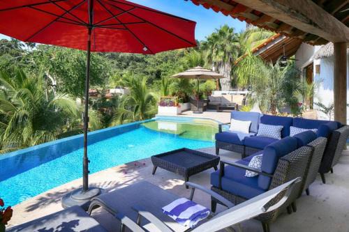 Sayulita Cabin | Villa Kiwi. Huge Pool, Steps To Town n Beach. 6 plus BRM 7.5 BTH 3 KCN