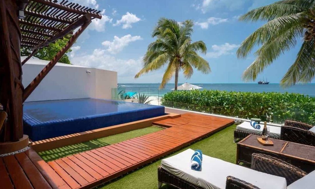Zona Hotelera Villa | Villa Langosta | 6BR | Luxury Beachfront Stay