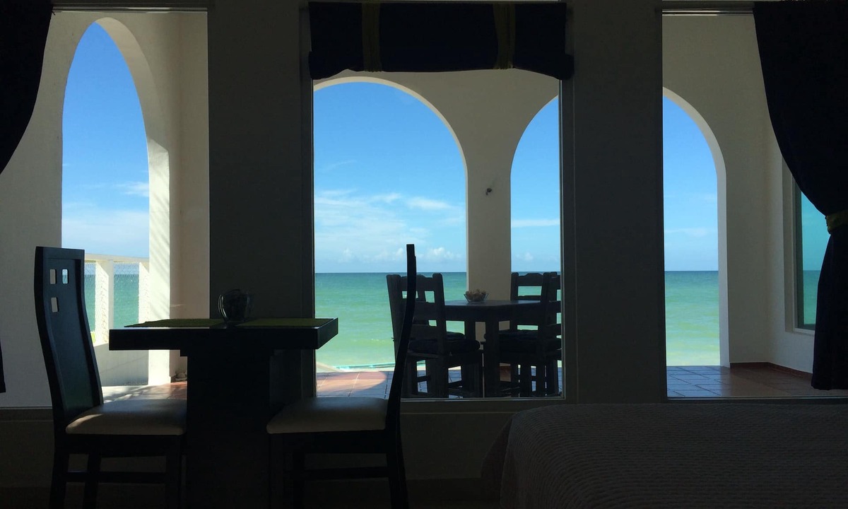 Chuburna Puerto Apartment | Vista Del Mar Beachfront Apartment in Casa Solana