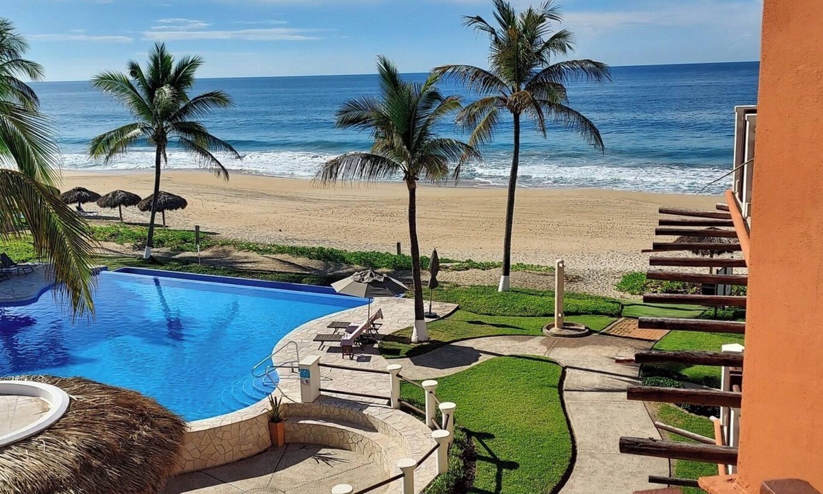 San Pedro Mixtepec Condo | Vivo Resorts Beachfront! 3bedroom in Playa Palmarito Puerto Escondido sleeps 6!