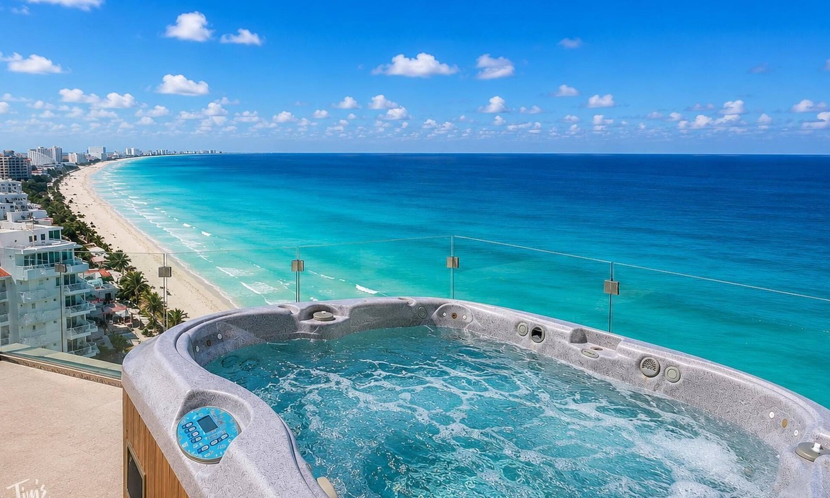 Zona Hotelera Condo | VRBO Premier Host #3703 – Beachfront - Hot Tub Overlooks Ocean timsoceancondos
