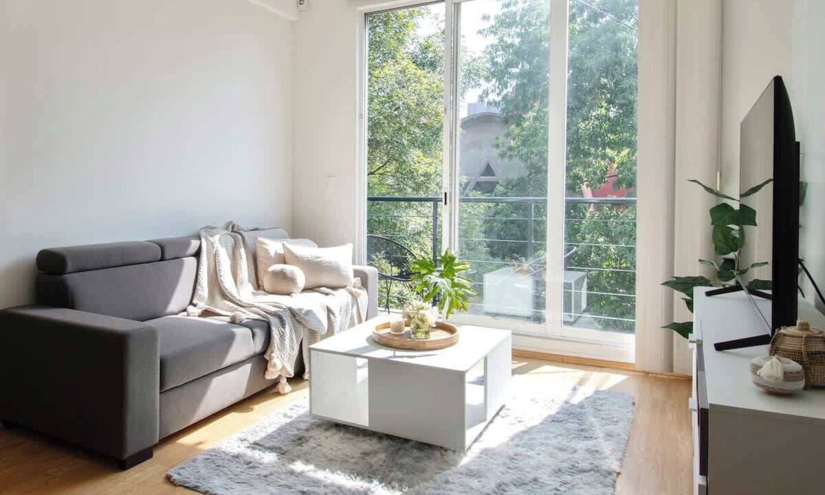 Colonia Roma Apartment | Walk Everywhere in Roma Norte: 3 BR, Balconies