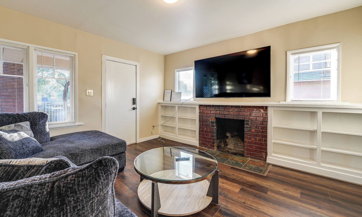 Governmental Mall House | Walkable Phoenix 2-Unit Hub Near Chase Field!