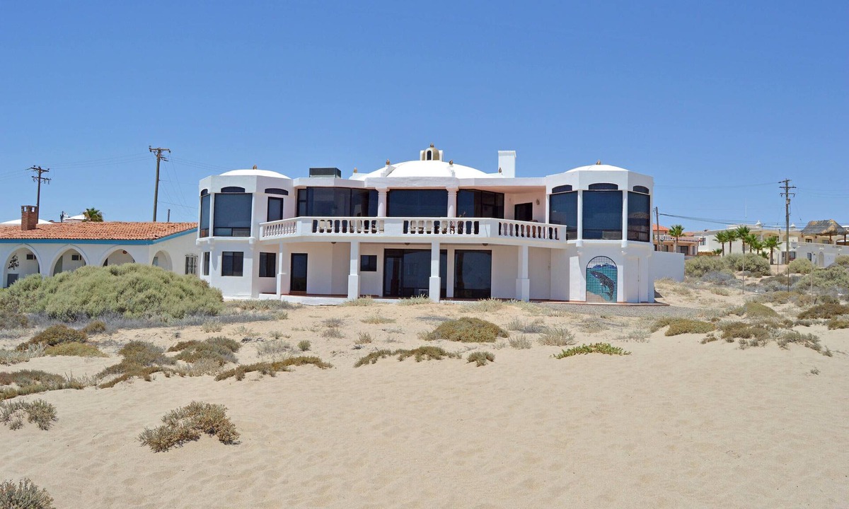 Las Conchas House | Whale of a Tale – Adults-Only Beachfront