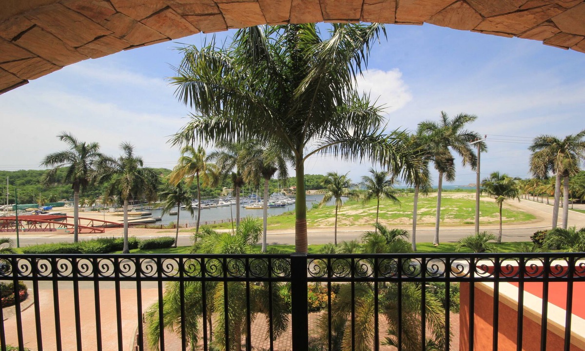 Huautlco Condo | Wonderful Condo For Long And Short Term Stays Near the Beach, ocean view