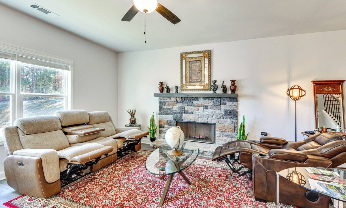 Lula House | Work, Explore & Relax: Modern Townhome in Lula!