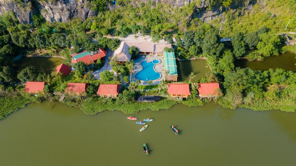 Hoa Lu House | Xuan Son Lakeside Bungalow