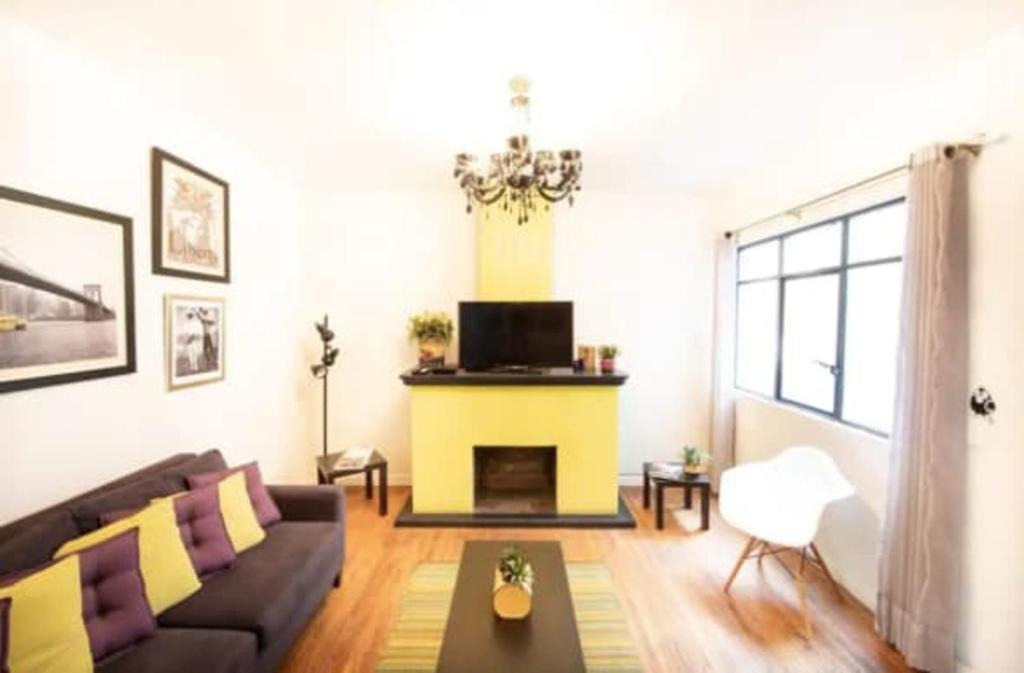 Zona Rosa Apartment | Zócalo Heart WiFi Smart TV Central Location