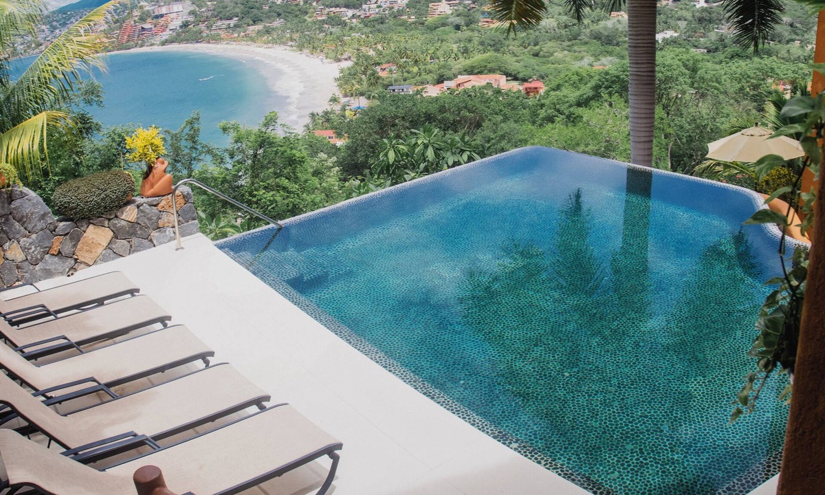 Playa Las Gatas Condo | Zihua Vista Bay Studio Hideaway: Balcony, Infinity Pool, Walk to Playa La Ropa