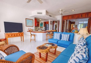 Ground-Floor Beachfront Condo with Pool & Daily Service