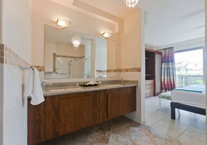 Large, Modern Condo w/ Balcony overlooking 5th Ave. 4 min. Walk to the Beach!
