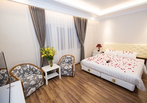 Little Hanoi Deluxe Hotel